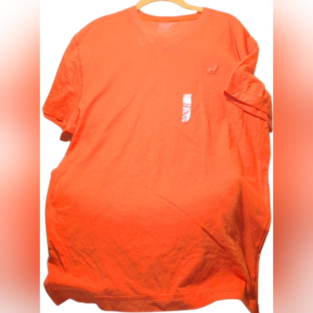 New W Tag. T Shirt. Men's. Old Navy. 100% Cotton. Comfy. Slim Fit. Stylish.